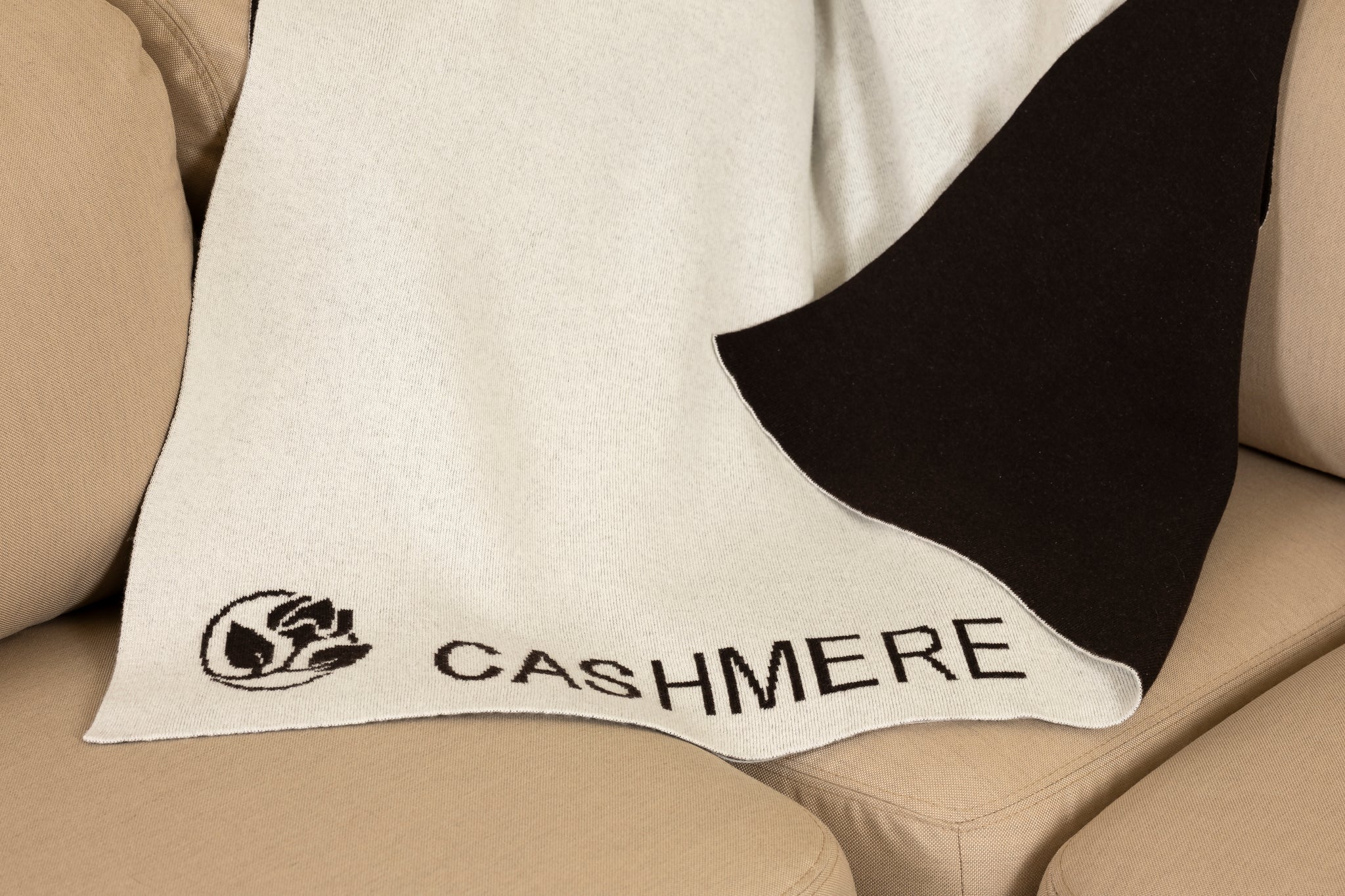 Double jacquard weave wool and cashmere blanket (CO 204)