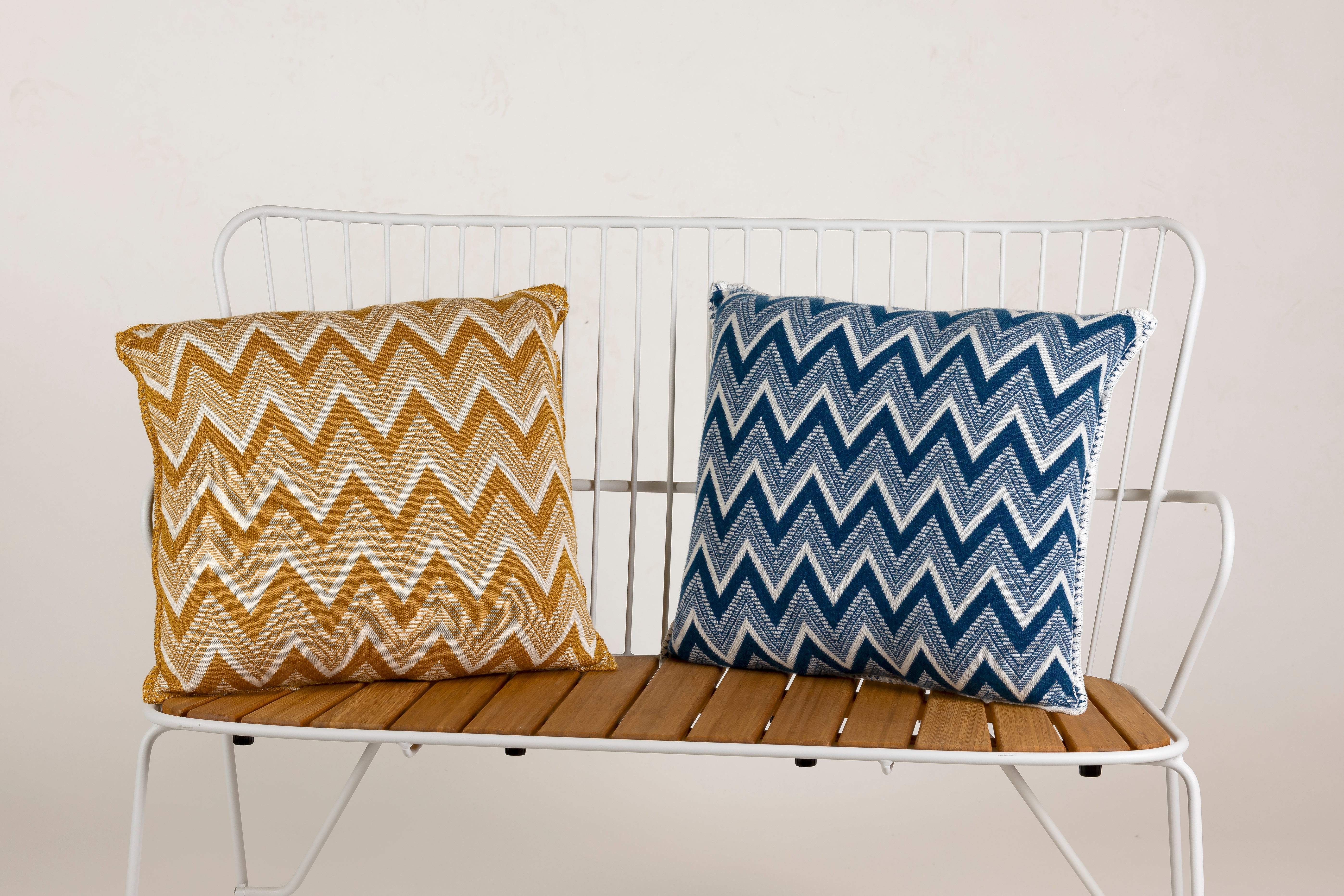 Merino wool and silk cushion with jacquard weave (CU 102)