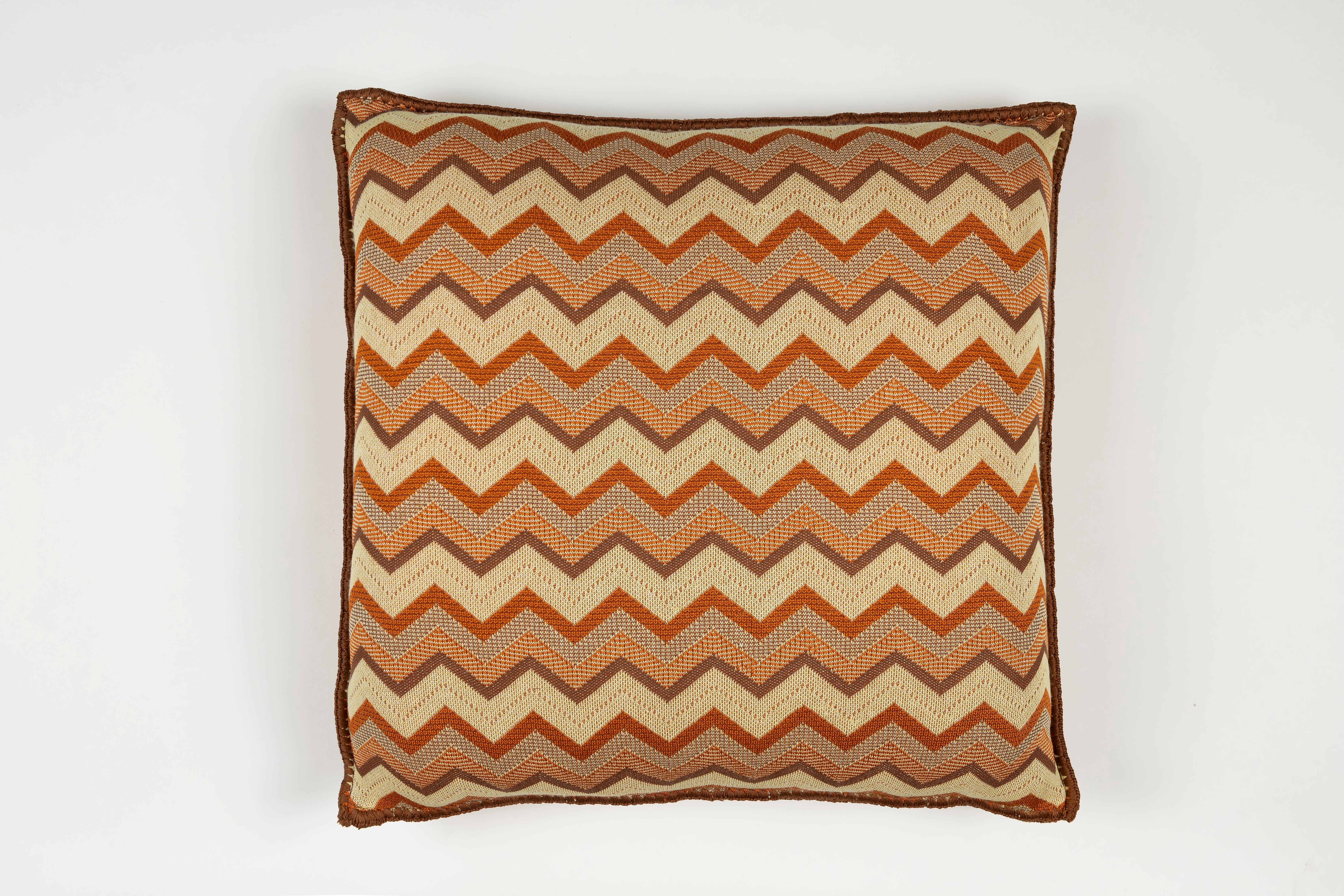 Linen cushion with jacquard weave (CU 103)