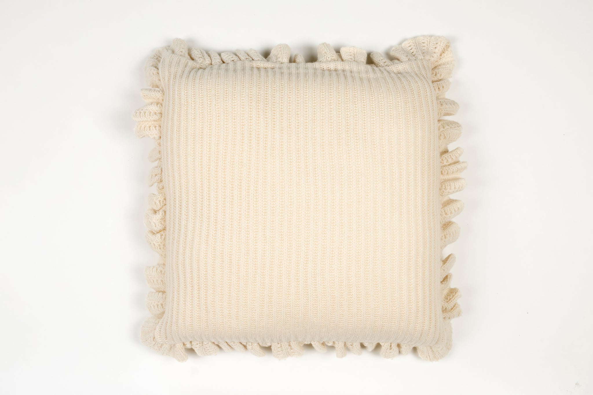 Merino wool and cashmere cushion with plain weave and ruffle border (CU 104)