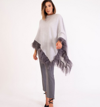Poncho Catherine piume
