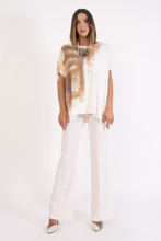 Loose sleeveless shirt